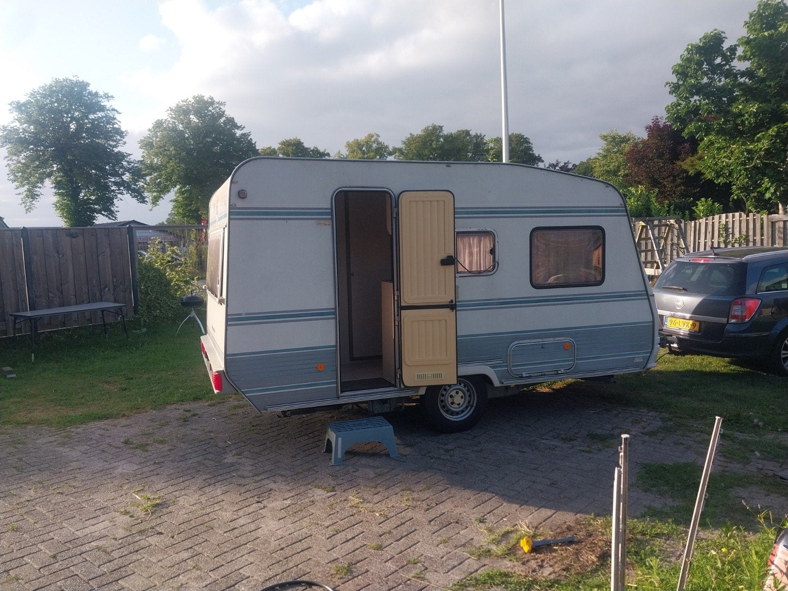 Tec 390p stapelbed, Caravans en Kamperen, Caravans, Treinzit, Dwarsbed, 4 tot 5 meter, Tot en met 4