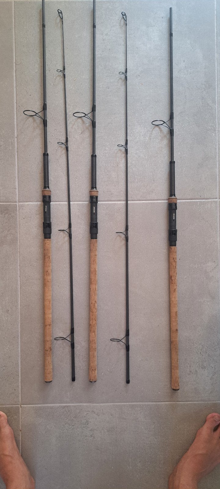 2 Sonik Insurgent 9ft karperhengels en 1 zonder top + Rod Sl, Watersport en Boten, Hengelsport | Karpervissen, Ophalen, Gebruikt