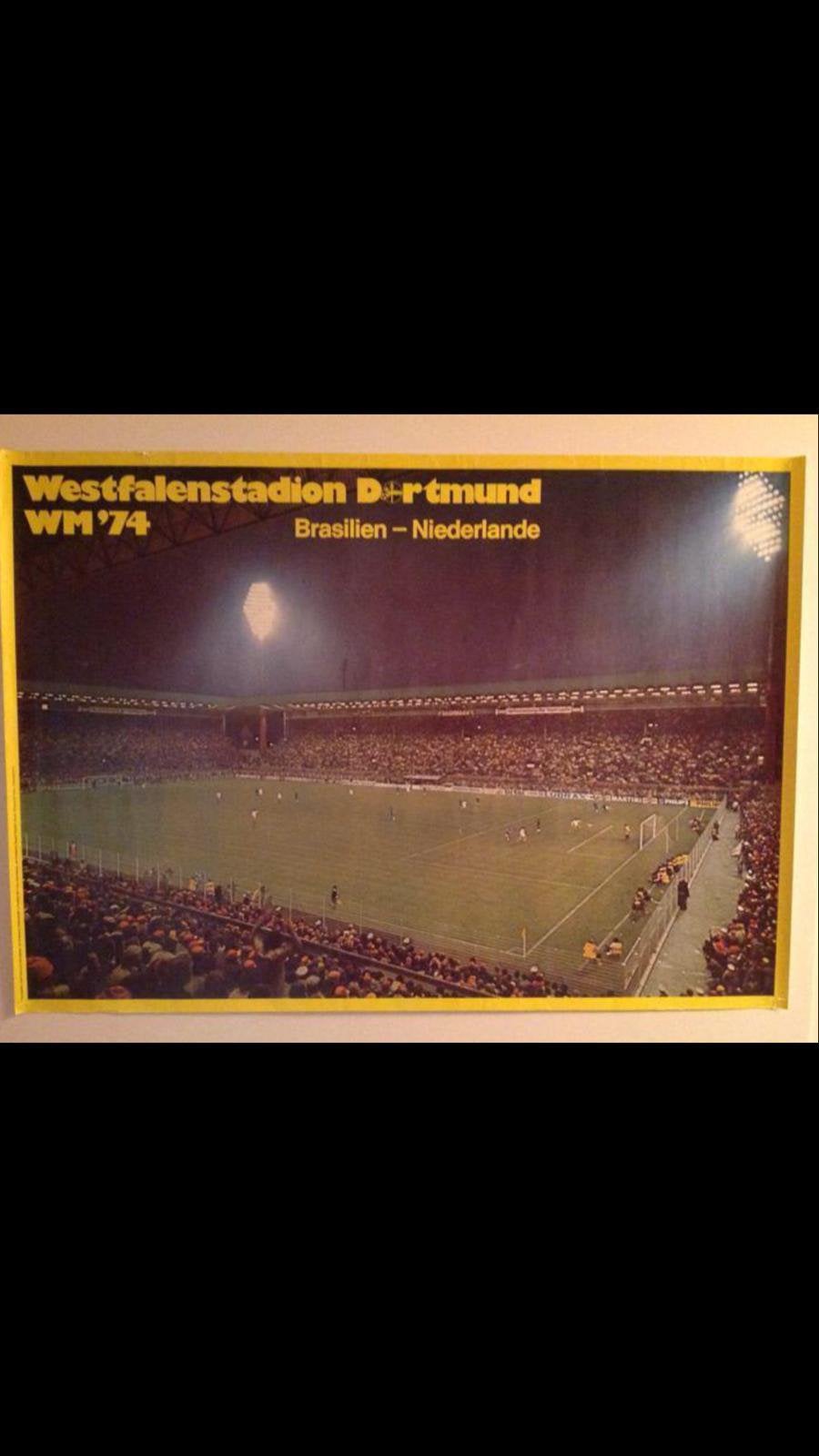 Wk 1974 poster gezocht, Ophalen of Verzenden, Zo goed als nieuw, Buitenlandse clubs, Poster, Plaatje of Sticker