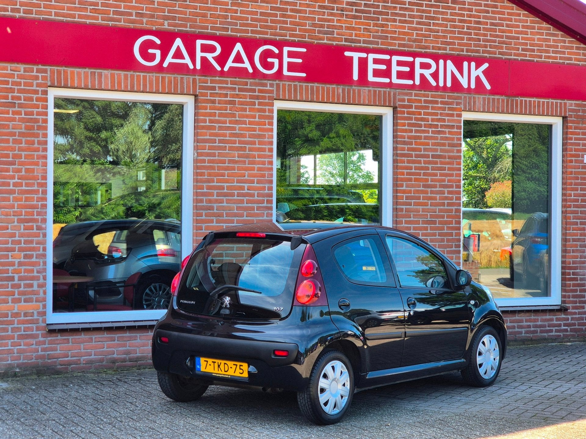 Peugeot 107 1.0 Active 68PK 5drs airco, elektr.ramen, radio/, Auto's, Peugeot, Voorwielaandrijving, Euro 5, Stof, Gebruikt