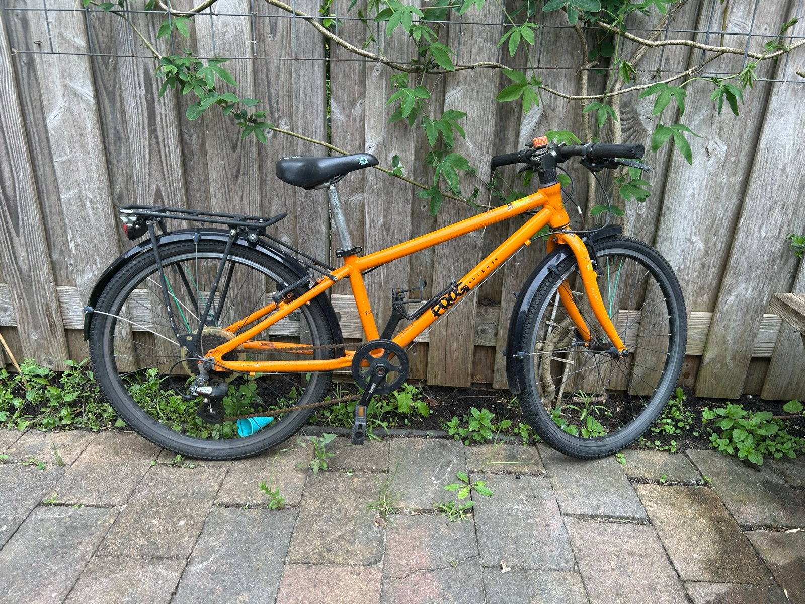 Frog 62 24 inch kinderfiets - Oranje, Fietsen en Brommers, Fietsen | Kinderfietsjes, Gebruikt, 20 inch of meer, Velgrem, Ophalen