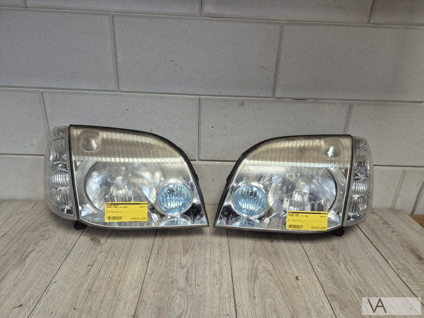 Foto 2 van Nissan X-trail 02 - 08 koplamp rechts MET KNIPPER passagier