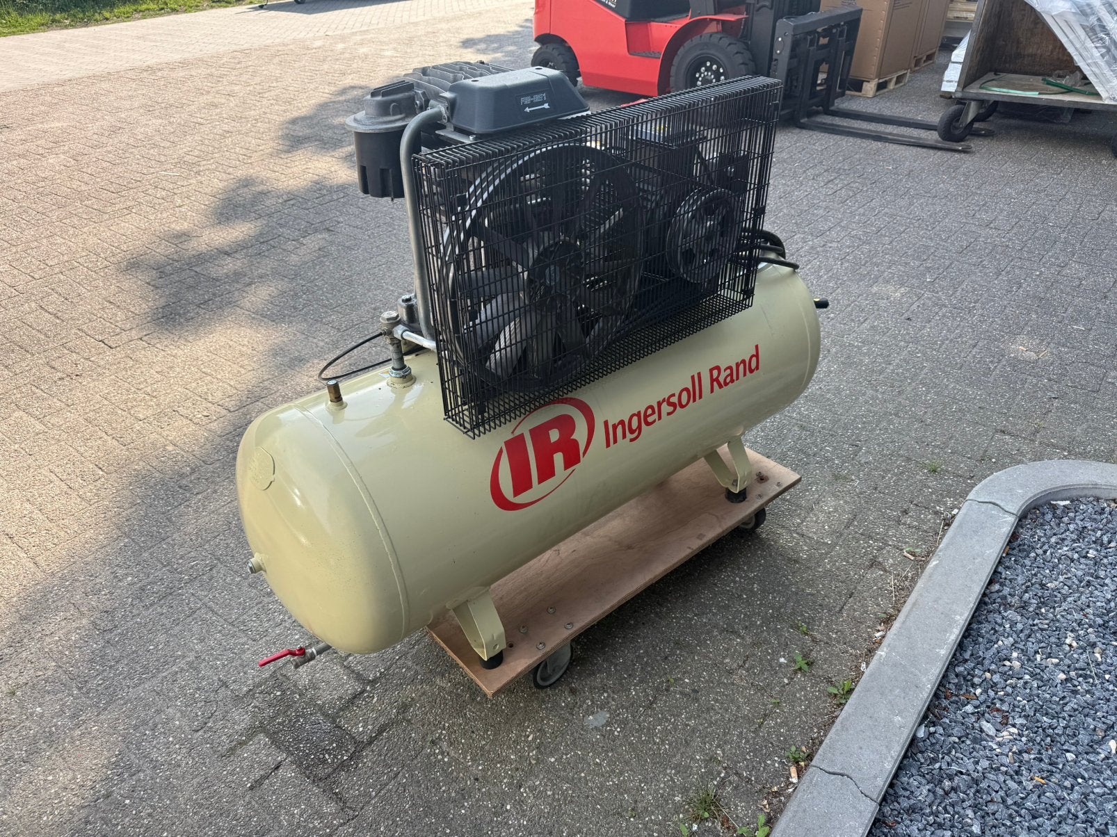 Ingersoll Rand 5,5 kW 270L Compressor 7,5 PK 400V, Doe-het-zelf en Verbouw, Compressors, Handelgigant, Zo goed als nieuw, Info@handelgigant.nl