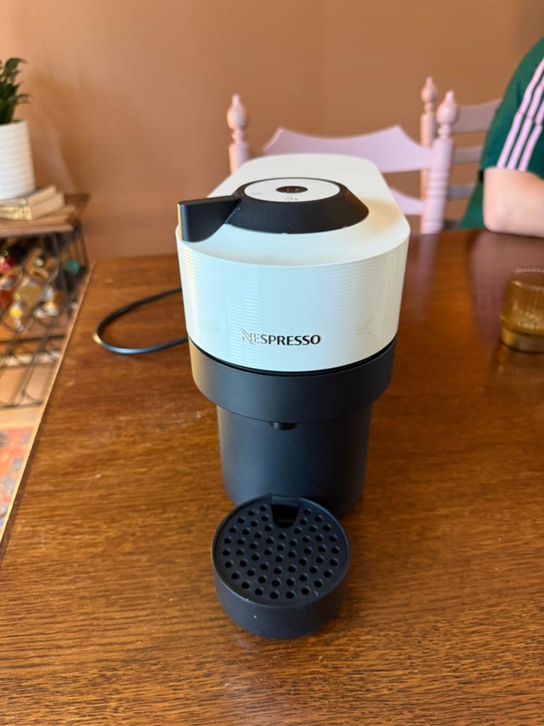 Nespresso VERTUO koffiemachine wit, Witgoed en Apparatuur, Koffiezetapparaten, Ophalen, Zo goed als nieuw, Koffiemachine