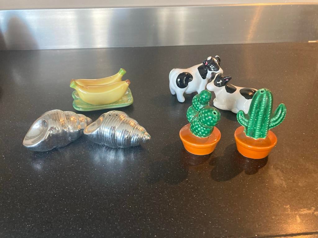 Peper en zoutstel 4 stuks ongebruikt, aardewerk, Overige typen, Nieuw, Ophalen of Verzenden, Steen/keramiek