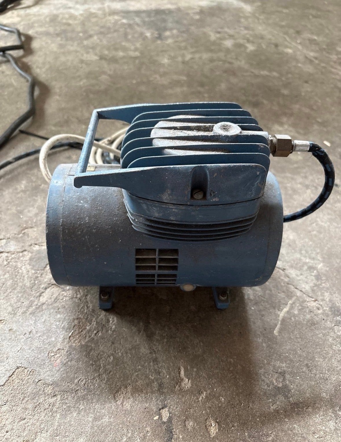 Thomas luchtcompressor 230V, Doe-het-zelf en Verbouw, Compressors, Ophalen, Gebruikt, Minder dan 200 liter/min, Olievrij