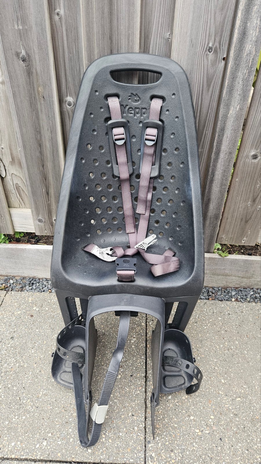 Thule Yepp Maxi achterzitje + adapter voor bagagedrager, Fietsen en Brommers, Fietsaccessoires | Fietsstoeltjes, Ophalen, Gebruikt