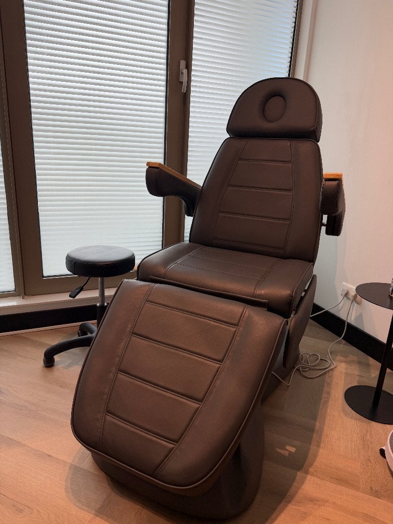 Elektrische Behandelstoel / Schoonheidsstoel + tabouret, Stoelmassage
