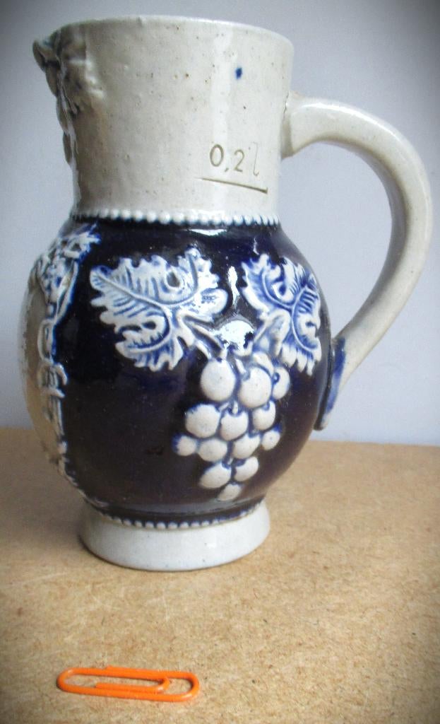 Kan~Wijnkruik aardewerk~Duitse Kruik~Druivenranken, Ophalen of Verzenden