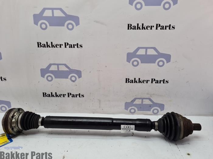 Aandrijfas rechts-voor van een Volkswagen Golf, Gebruikt, -, Volkswagen, -