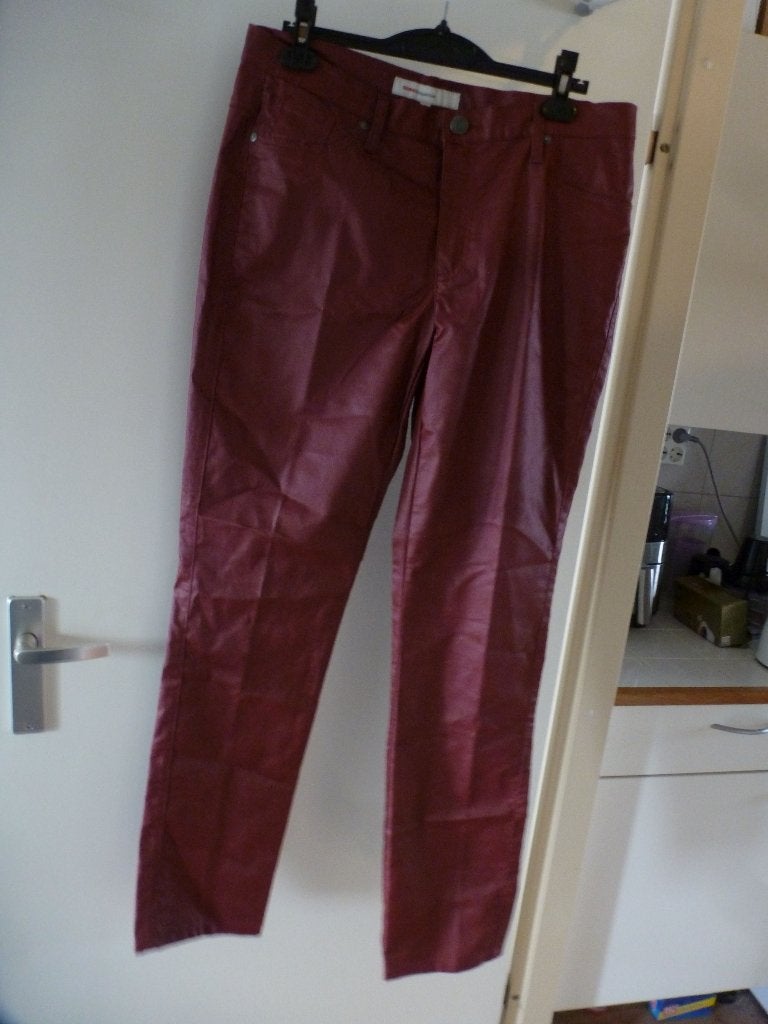 stoer GEISHA burgundy imitatie leer broek 44 -GRATIS zend, Overige kleuren, Verzenden, Maat 42/44 (L), Nieuw