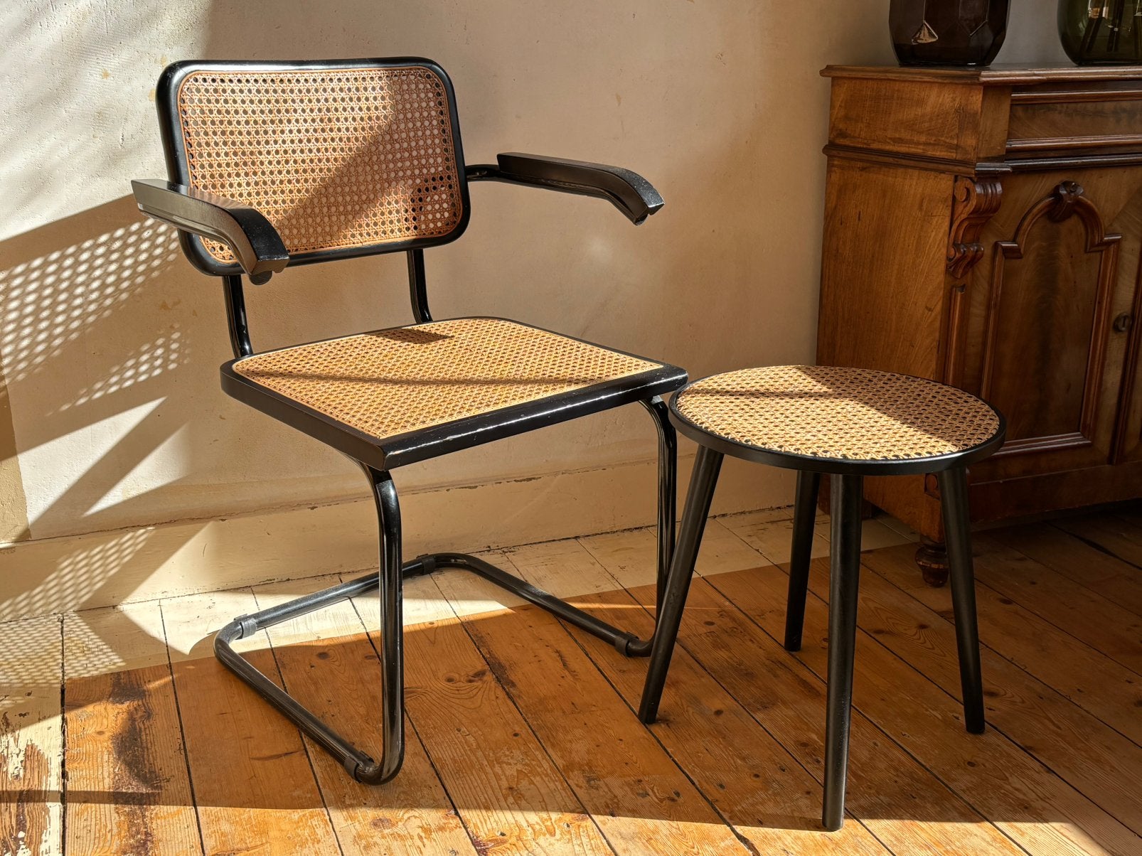 Cesca B64 stoel (Marcel Breuer) met armleuningen + tafeltje, Ophalen, Gebruikt, Hout, Zwart