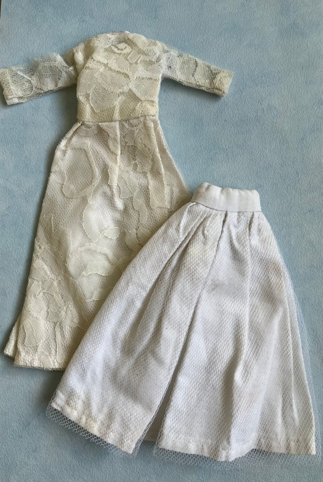 Barbie trouwjurk en rok, Ophalen of Verzenden, Gebruikt, Kleertjes
