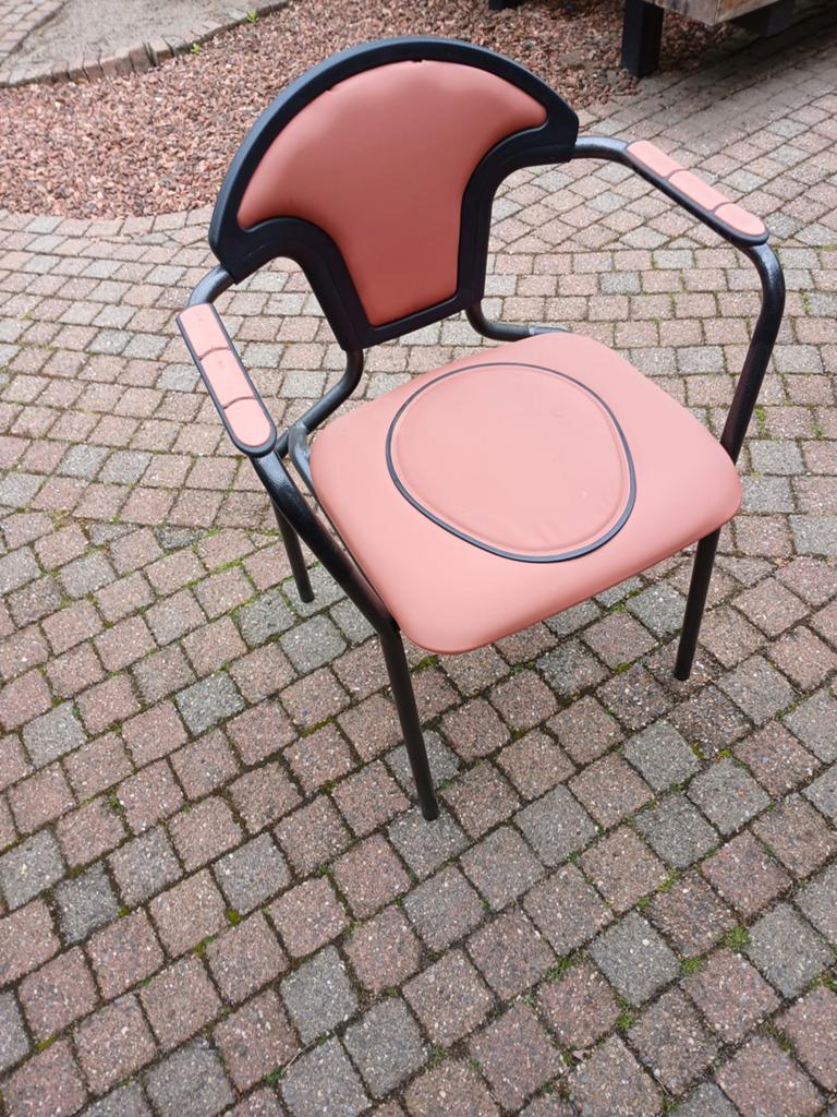 Te koop i.g.s. Toilet- stoel, Sport en Fitness, Ophalen