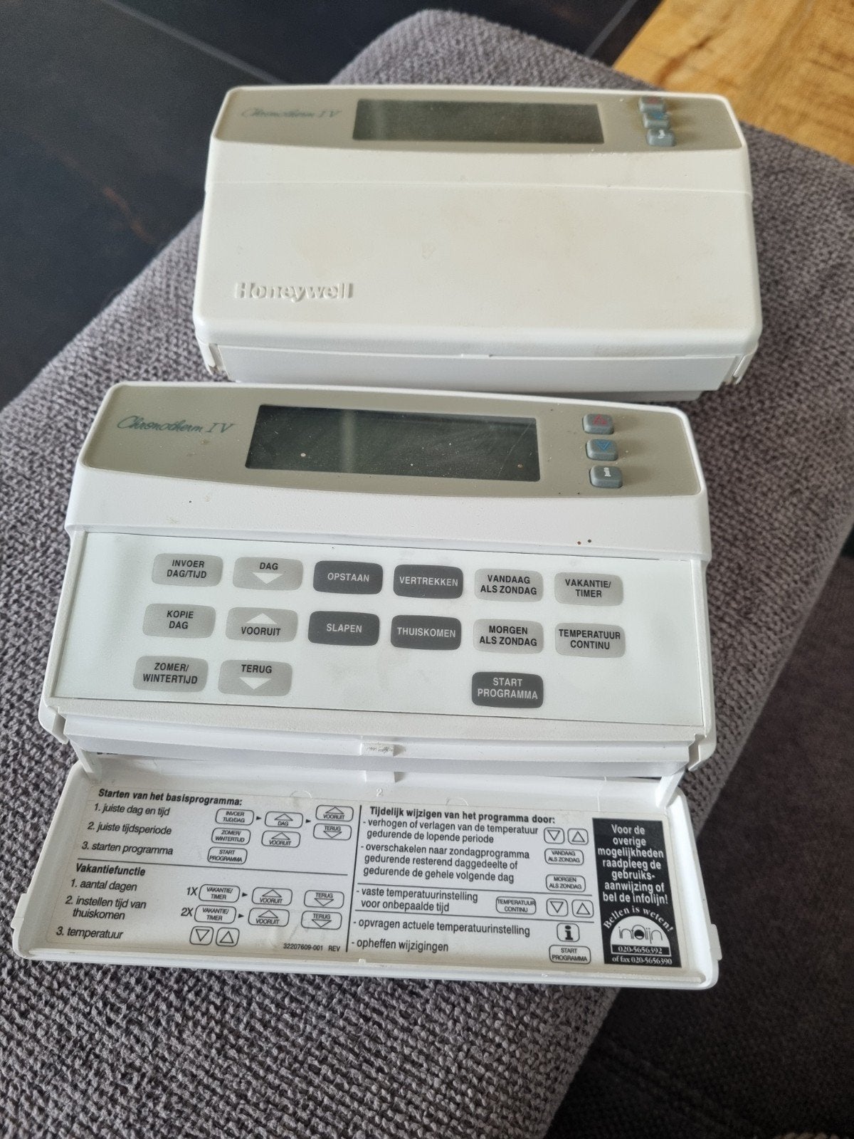 2 Honeywell Chronotherm IV thermostaten, Doe-het-zelf en Verbouw, Thermostaten, Ophalen of Verzenden, Gebruikt