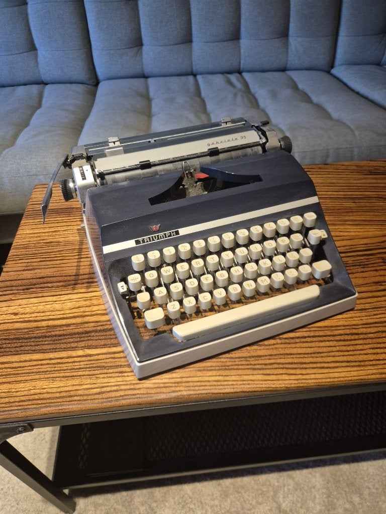Triumph Gabriele 35 Typemachine – Werkend – Vintage, Diversen, Typemachines, Ophalen of Verzenden, Zo goed als nieuw