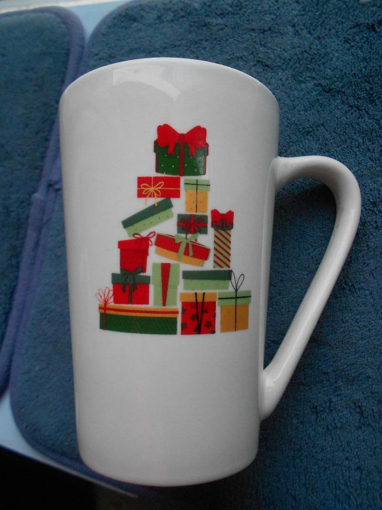 grote witte beker met afbeelding van cadeautjes  by becky`s, Ophalen, Gebruikt, Overige typen, Overige stijlen
