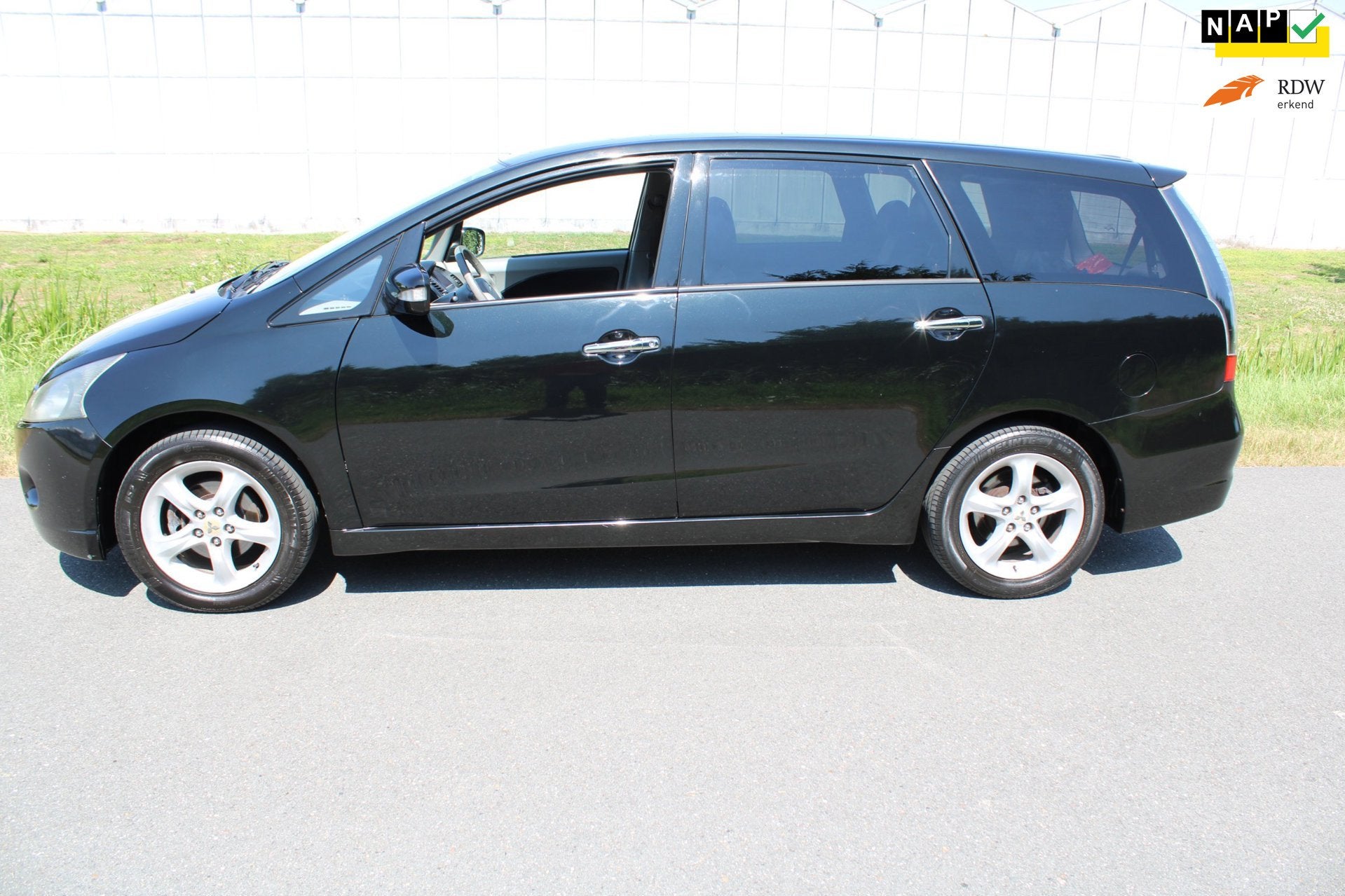 Mitsubishi Grandis 2.4-16V Intense 7 Persoons met Nieuwe Apk, Voorwielaandrijving, Gebruikt, Automatische klimaatregeling, 7 stoelen