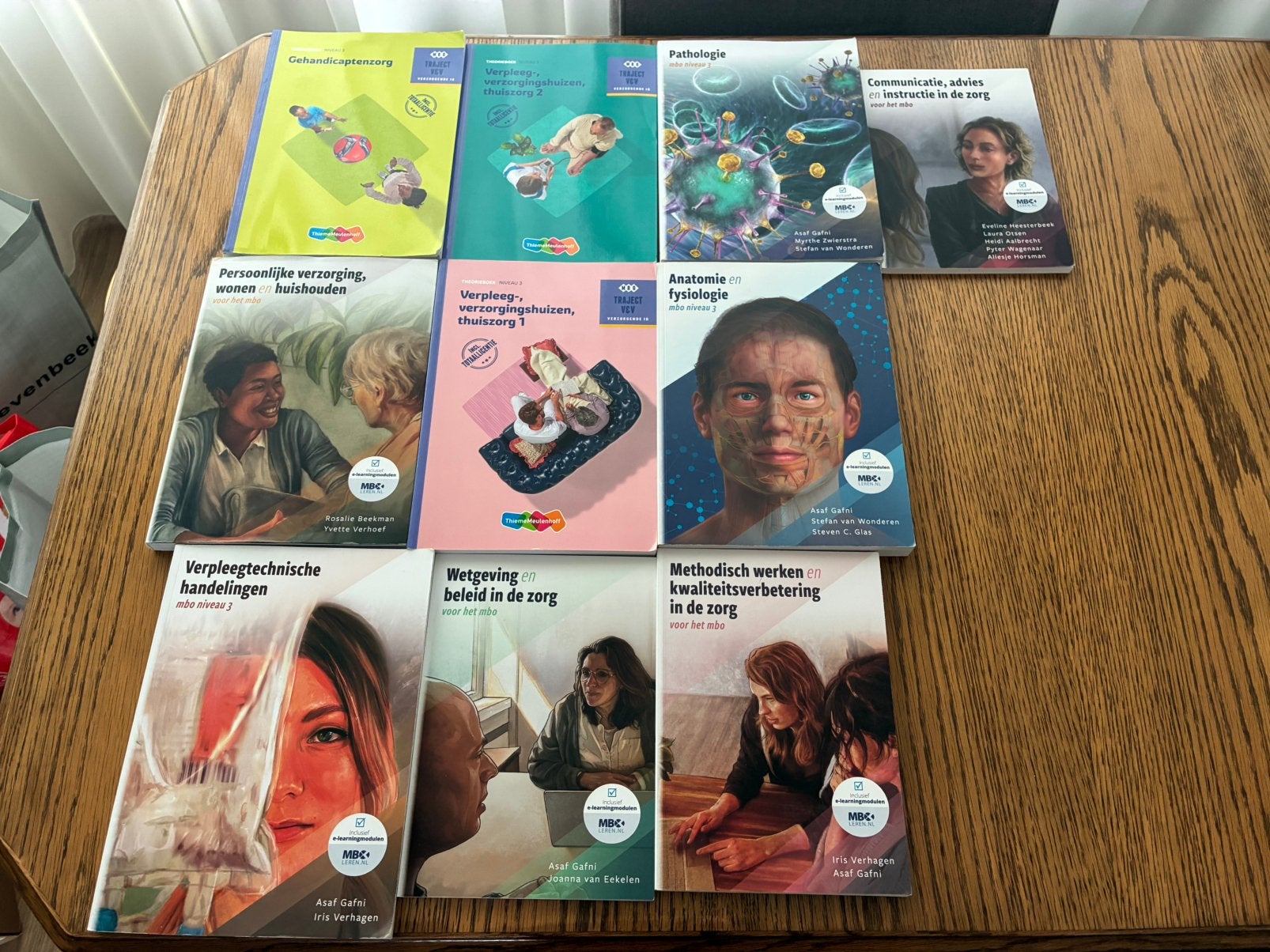 Schoolboeken Verzorgende IG, Meerdere stripboeken, Ophalen of Verzenden, Zo goed als nieuw