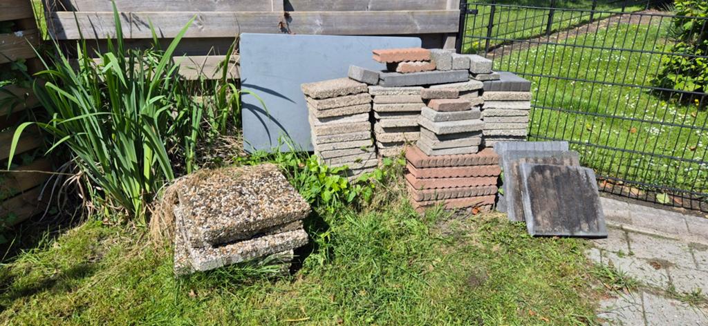 Gratis af te halen: Diverse tuintegels, Tuin en Terras, Tegels en Klinkers, Gebruikt, Terrastegels, Beton, Minder dan 5 m², Ophalen