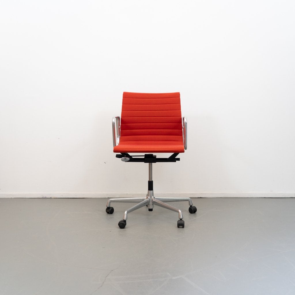 11x Vitra Eames EA 117 Bureaustoelen Rusty Orange, Niet ingevuld, Niet ingevuld, Oranje, Zo goed als nieuw