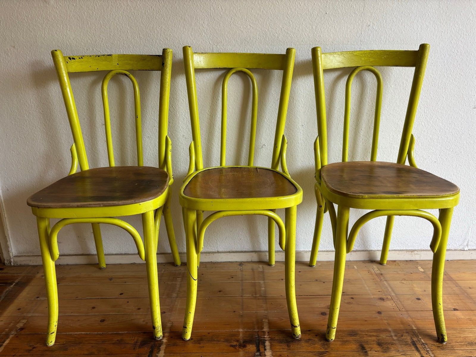 Antieke Franse café stoeltjes - Geel, Ophalen
