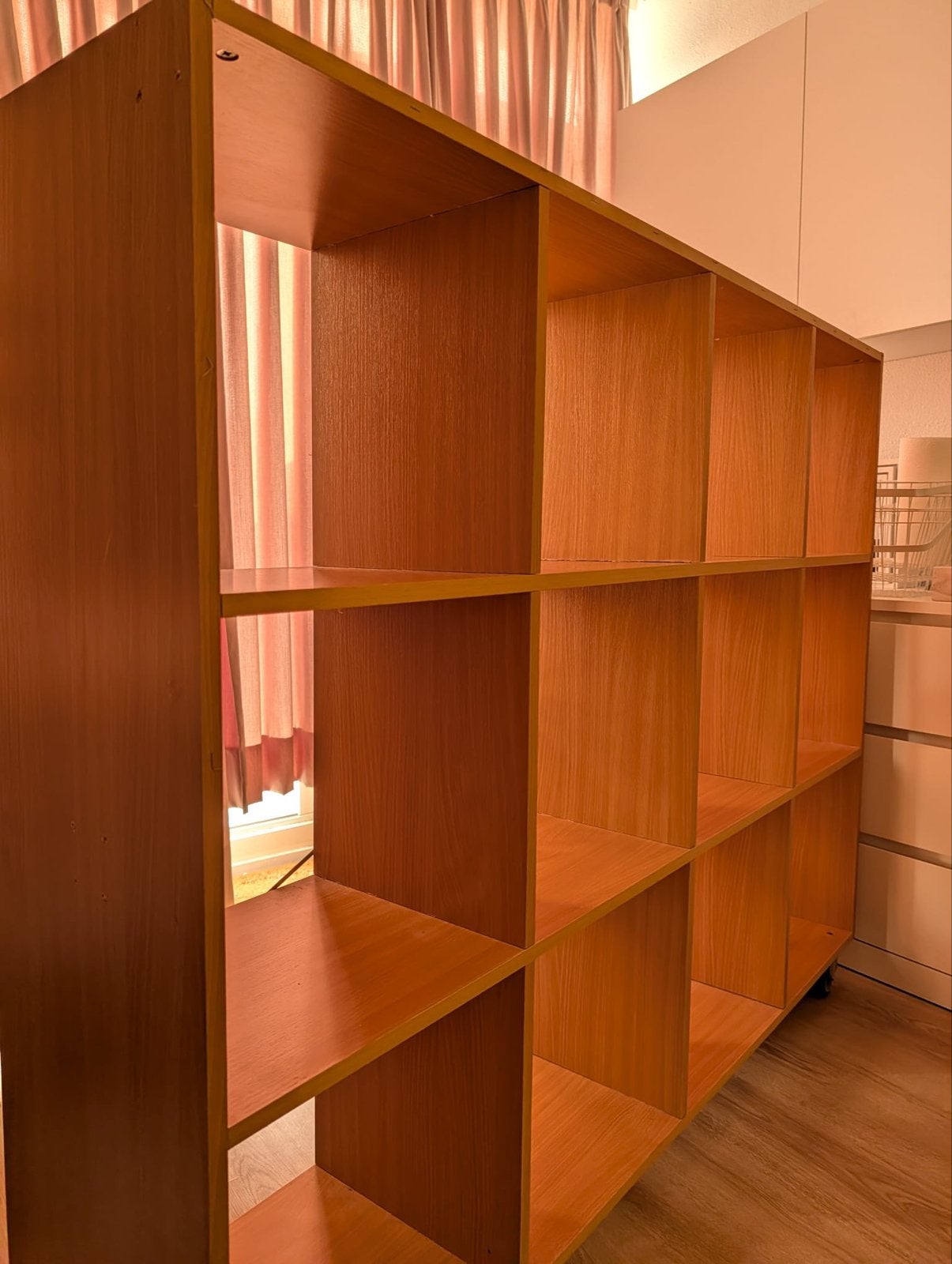 Houten IKEA Kallax kast op wielen zelf te demonteren, Huis en Inrichting, Ophalen, Met plank(en), Gebruikt, 100 tot 150 cm
