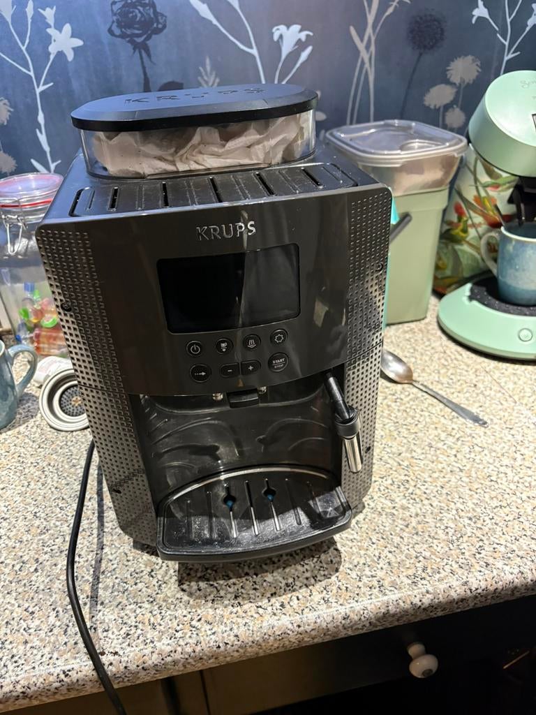 Goed werkende bonenautomaat van het merk Krups, Ophalen, Gebruikt, Koffiemachine, Koffiebonen