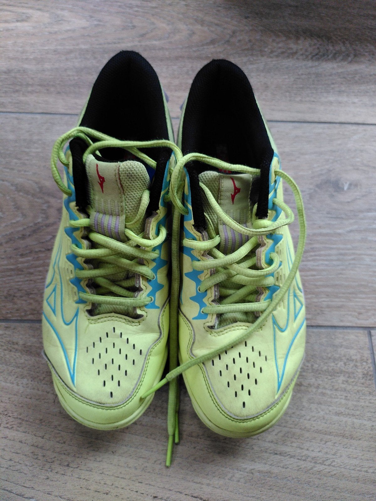 Kunstgrasschoenen Mizuno maat 37, Ophalen, Zo goed als nieuw, Schoenen
