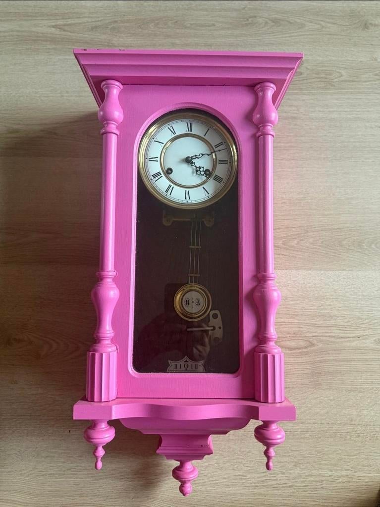 Antieke roze klok, Ophalen