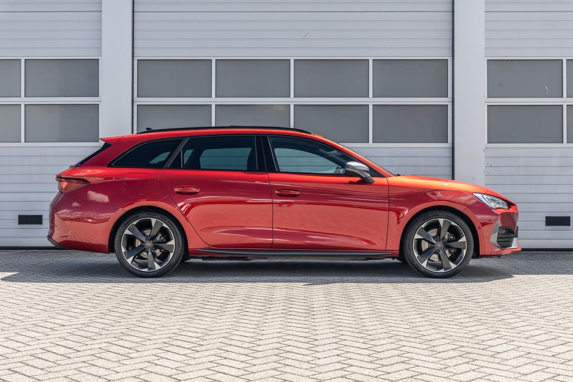 CUPRA Leon Sportstourer 1.4 e-Hybrid 204pk Business | SoH 94, Auto's, 12 maanden, Stof, Gebruikt, 4 cilinders