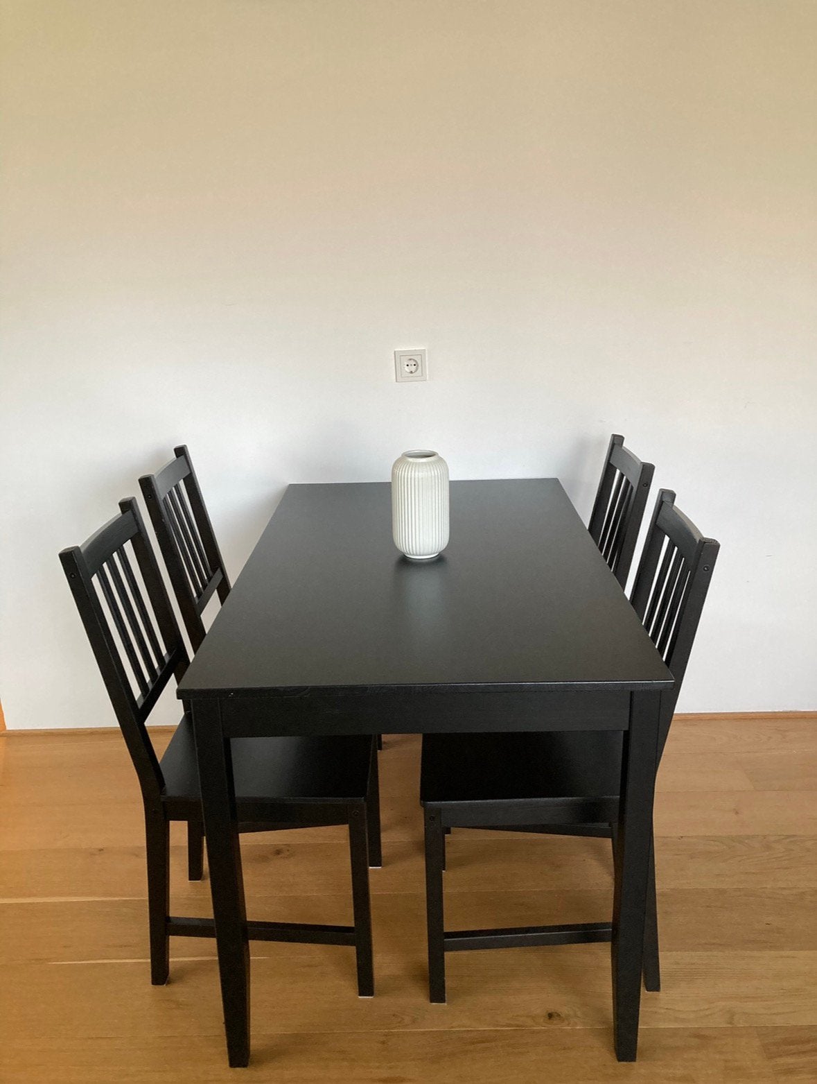 Lerhamn zwarte tafel + 4 stoelen ikea, Ophalen, Zo goed als nieuw, 4 tot 6 stoelen