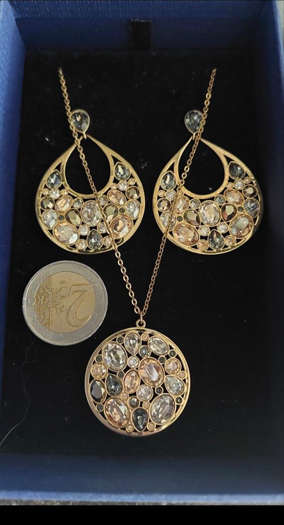 Swarovski vergulde oorbellen en hanger met kristallen, Ophalen of Verzenden, Zo goed als nieuw, Goud, Overige materialen