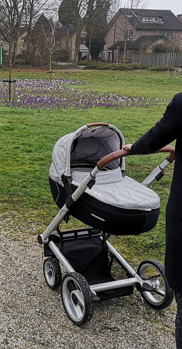 Mutsy Igo kinderwagen met reiswieg, Ophalen, Zo goed als nieuw, Mutsy, Verstelbare duwstang