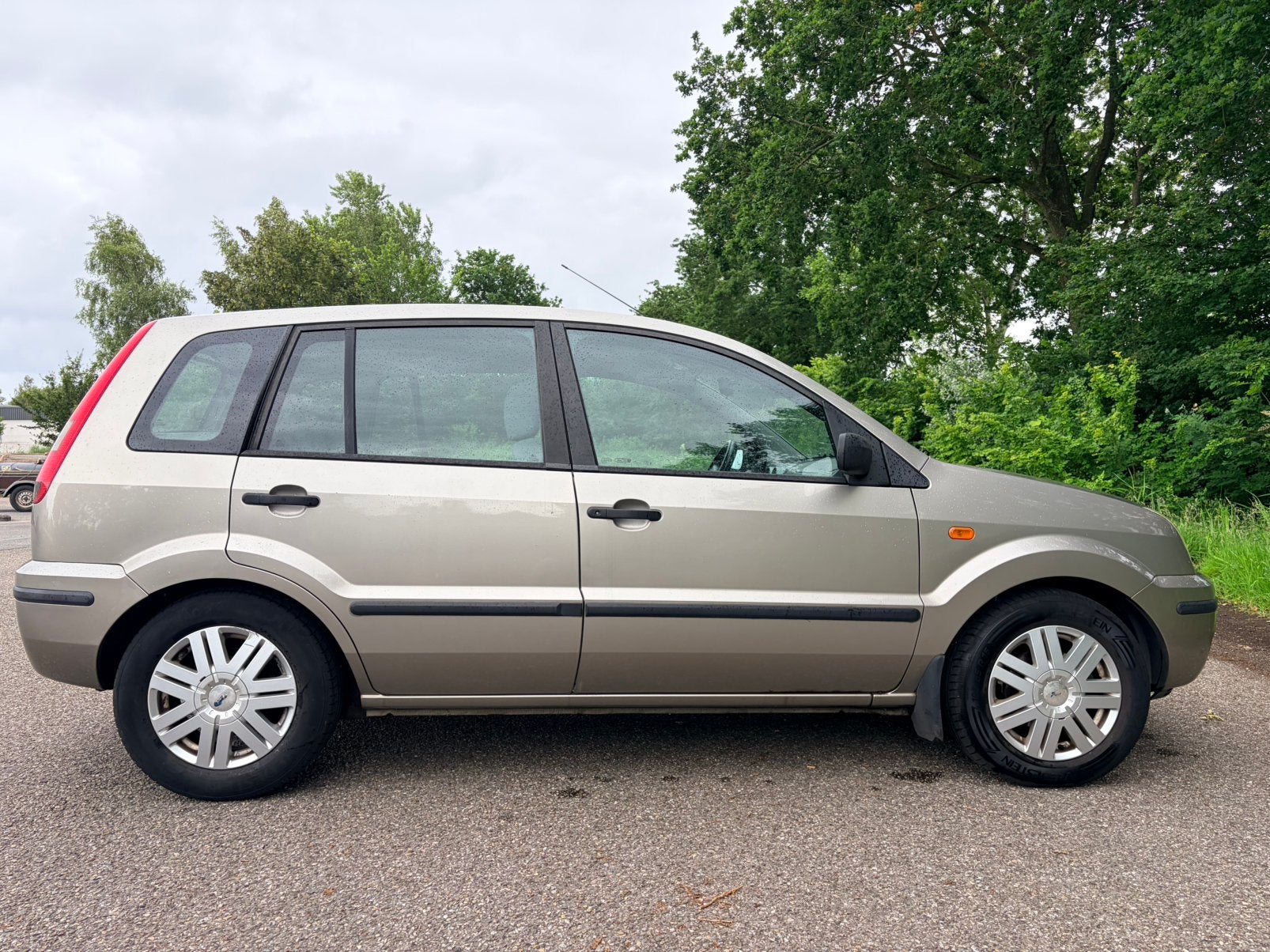 Ford Fusion 1.6 16V 2003 Grijs, Voorwielaandrijving, 1596 cc, 15 km/l, 100 pk