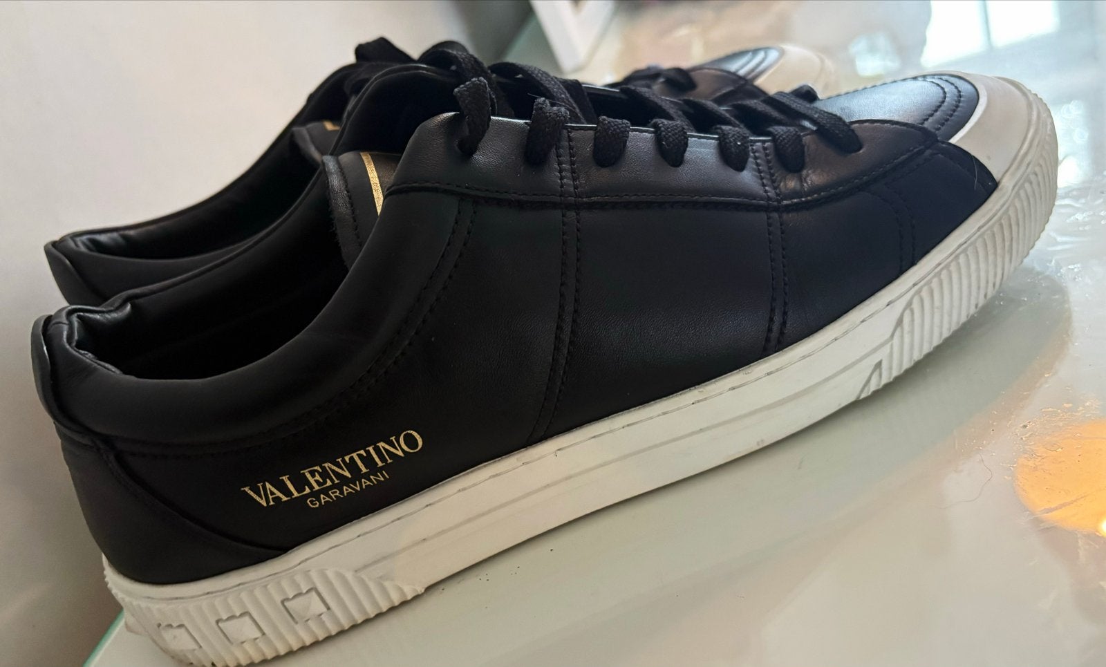 Valentino Garavani sneakers - Maat 43, Kleding | Heren, Ophalen of Verzenden, Zo goed als nieuw, Zwart, Sneakers of Gympen