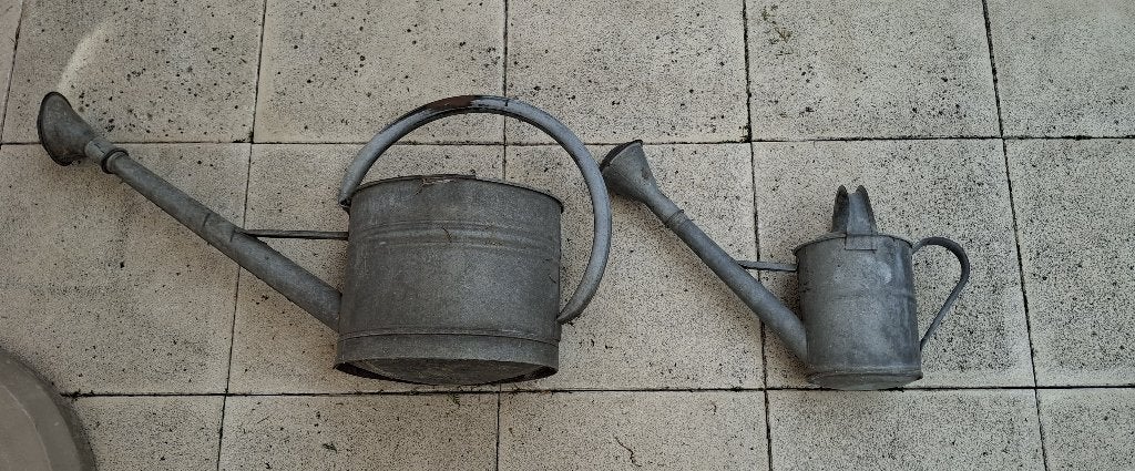 2 mooie brocante zinken gieters, Ophalen