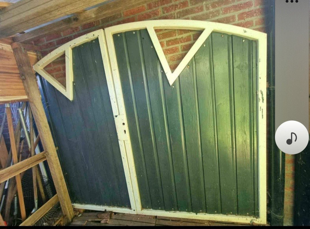 Draaipoort in goede staat - 240x184 cm, Ophalen, Hout, 120 cm of meer, Garagedeur