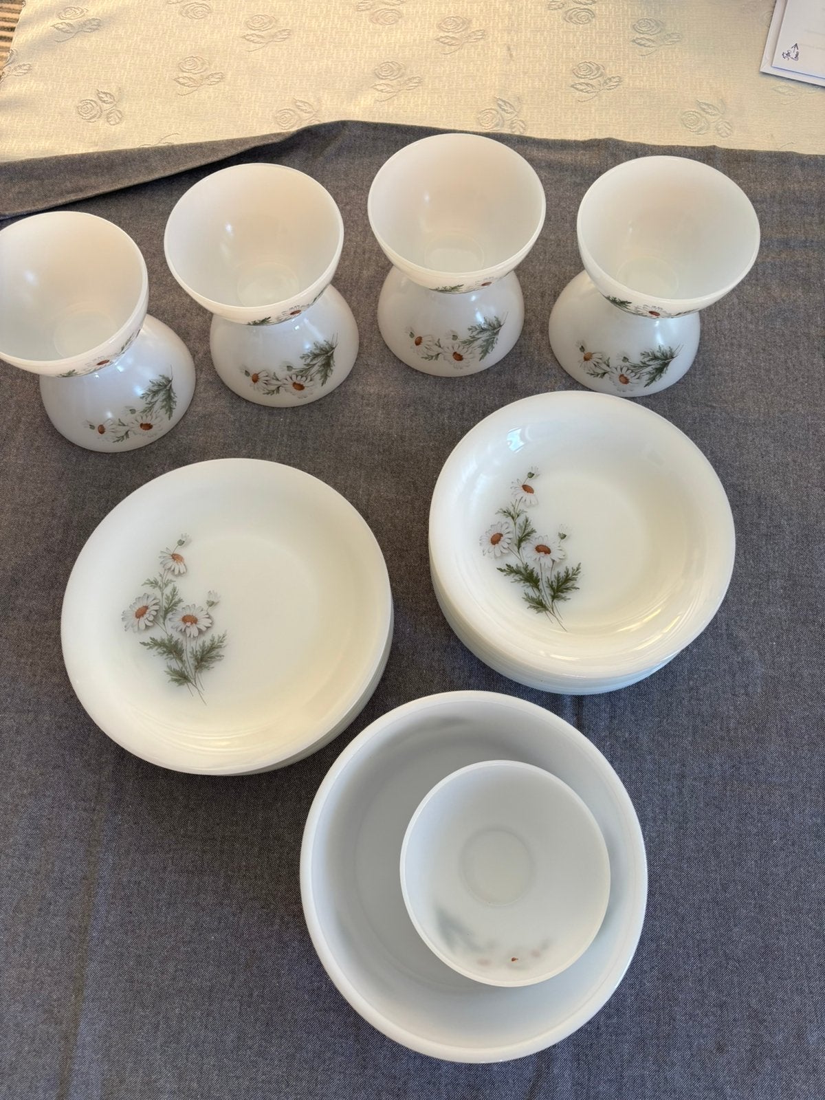 Arcopal France Daisy Dinner Plates, Ophalen of Verzenden