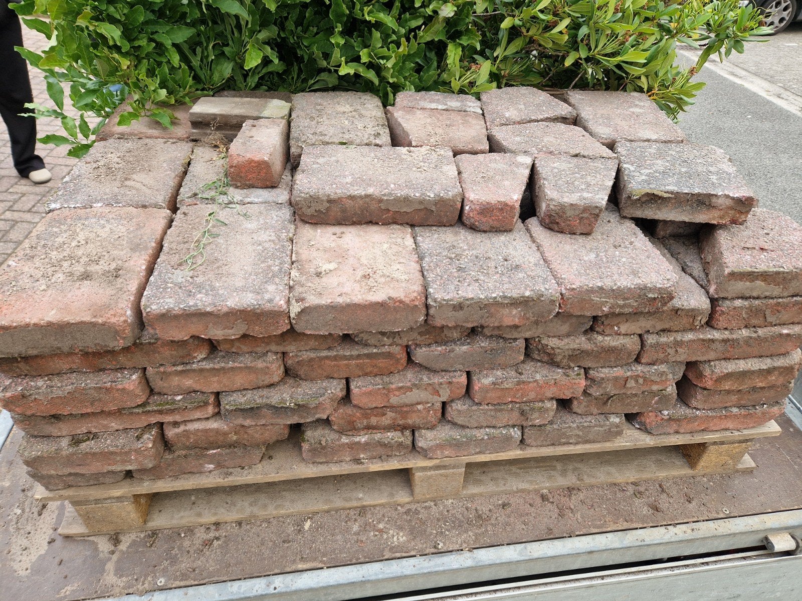 Tegels/stenen ongeveer 100 hele, Tuin en Terras, Tegels en Klinkers, Ophalen, Gebruikt, Beton, Terrastegels