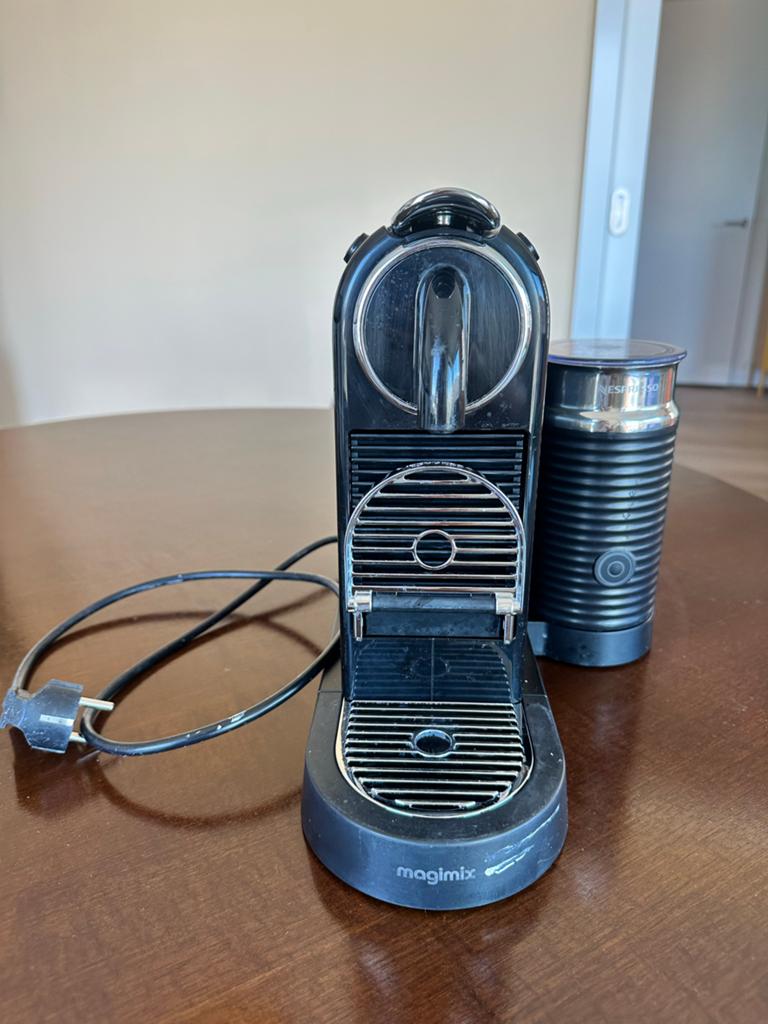 Nespresso Magimix koffiezetapparaat met melkopschuimer, Ophalen, Gebruikt, Espresso apparaat, 1 kopje