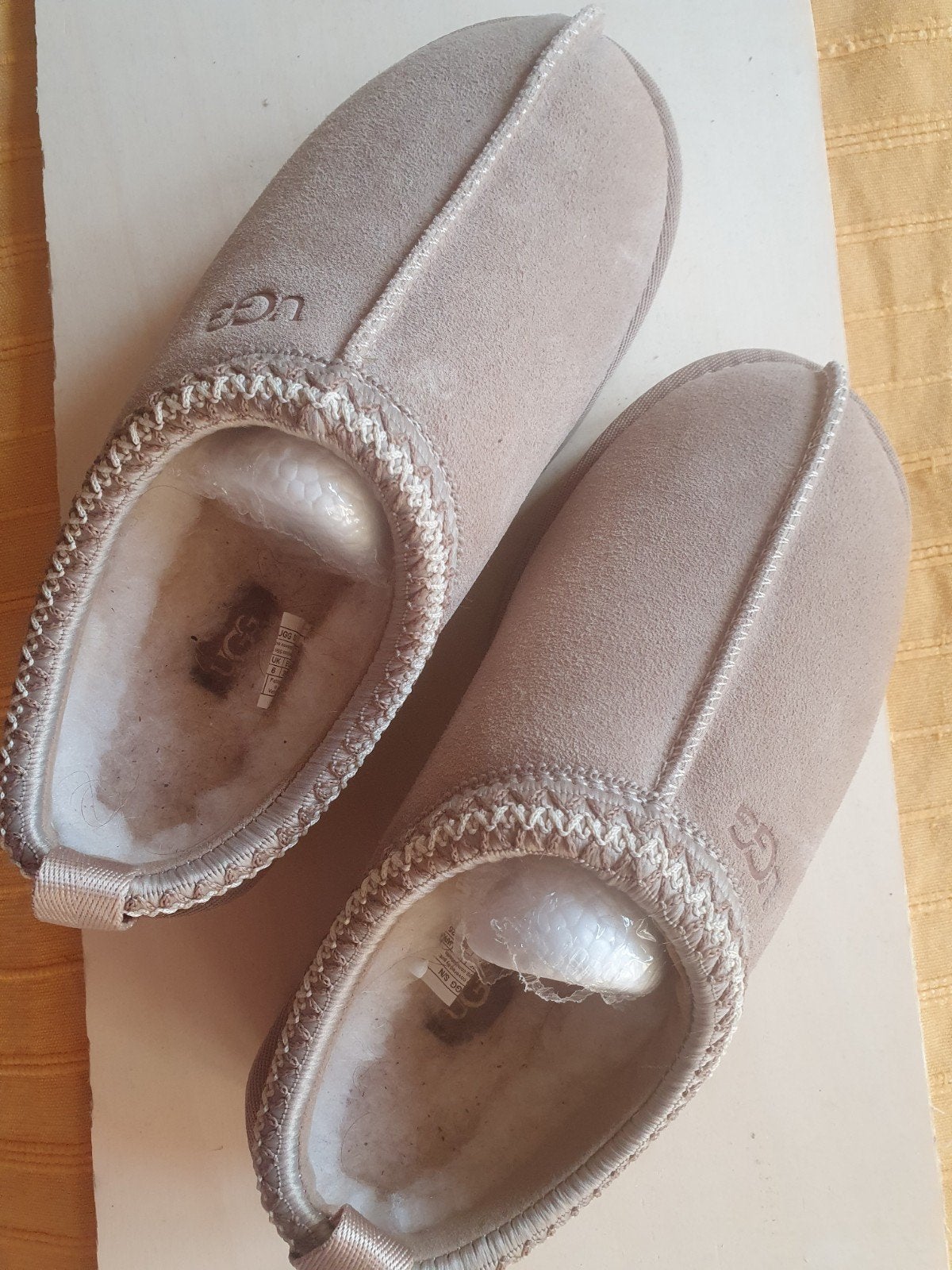 Namaak UGG pantoffels - Beige, Kleding | Dames, Beige, Ophalen of Verzenden, Pantoffels of Sloffen, Gedragen