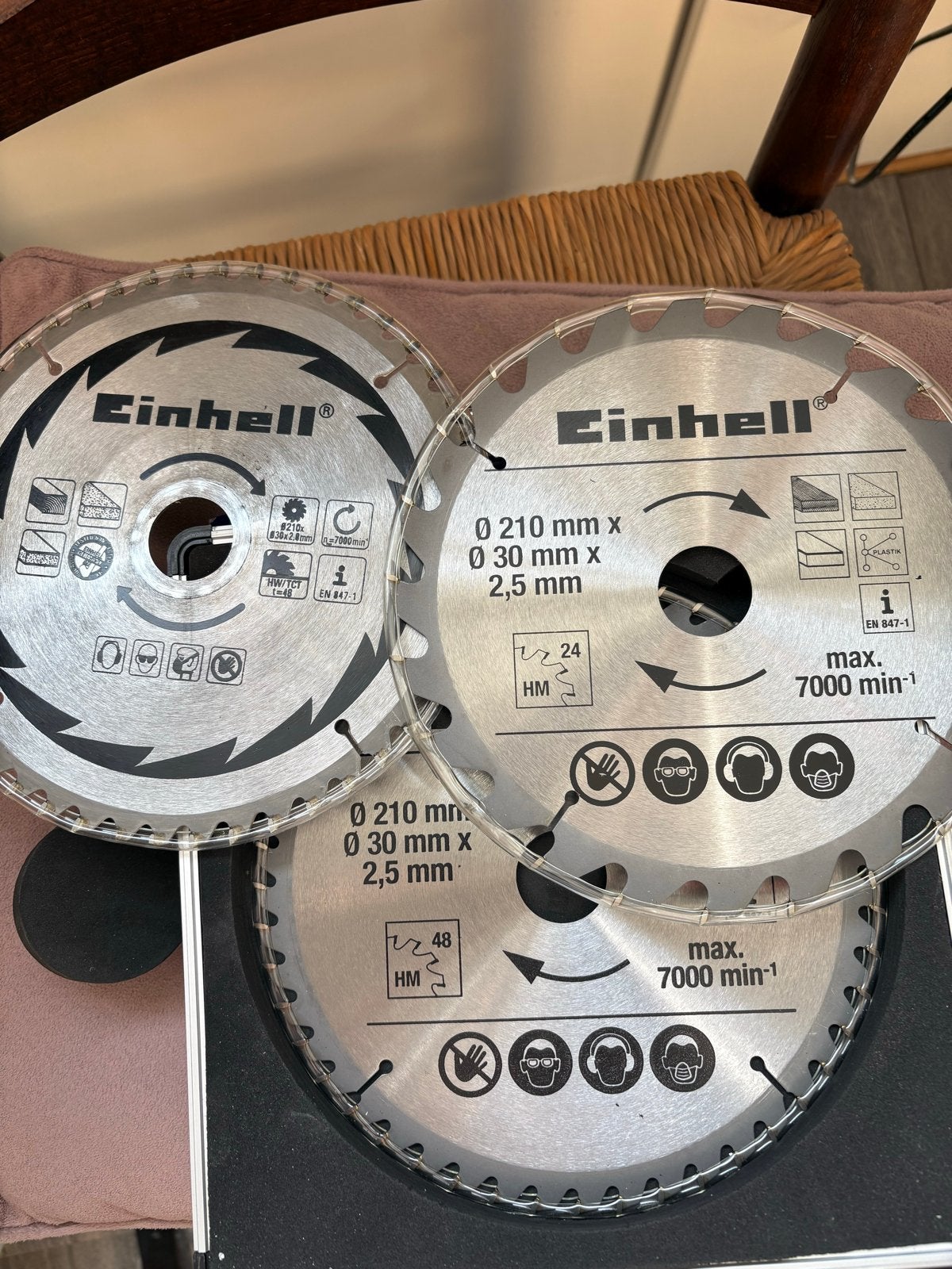 Einhell Zaagbladen Set: 1 Gebruikt, 2 Nieuw (210mm), Ophalen, Gebruikt, Cirkelzaag