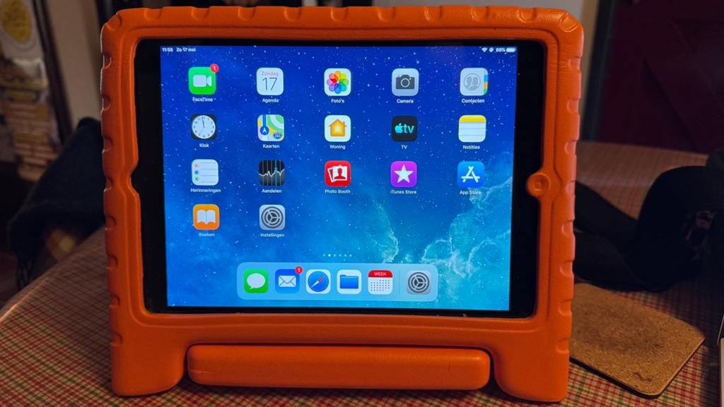 IPad Air, Ophalen of Verzenden, Zo goed als nieuw, 10 inch, Bescherming voor- en achterkant