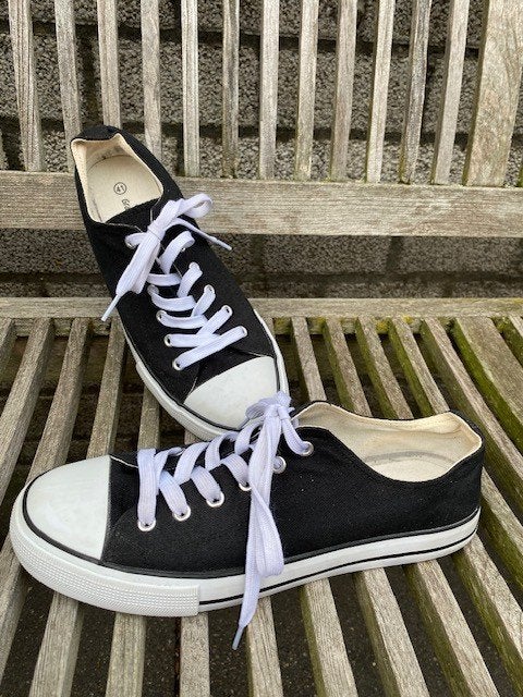 Lage zwarte canvas sneakers zwart wit maat 41 zgan, Zwart, Ophalen of Verzenden, Sneakers of Gympen, Zo goed als nieuw