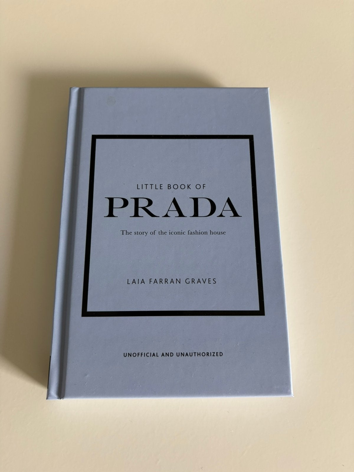Lookbook - tafelboek Little book of Prada - Nieuw, Ophalen of Verzenden, Nieuw, Mode algemeen