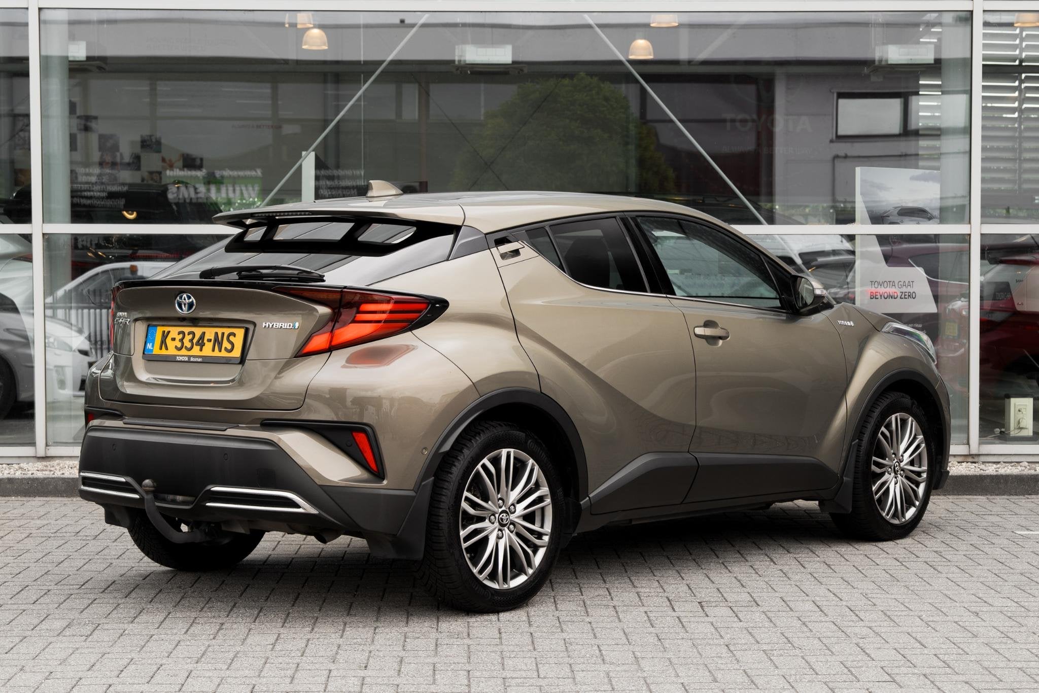 Toyota C-HR 2.0 Hybrid Executive Trekhaak, Automatische klimaatregeling, Euro 6, 4 cilinders, Bruin