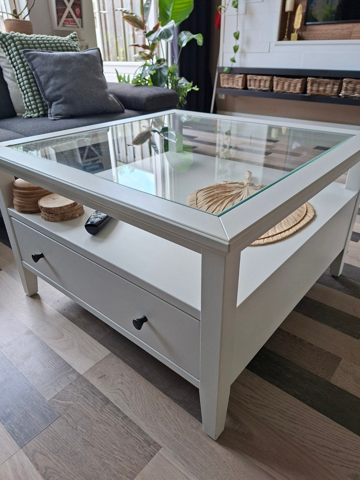 Witte salontafel met glazen blad en lade, Ophalen, Gebruikt, 50 tot 100 cm, Vierkant