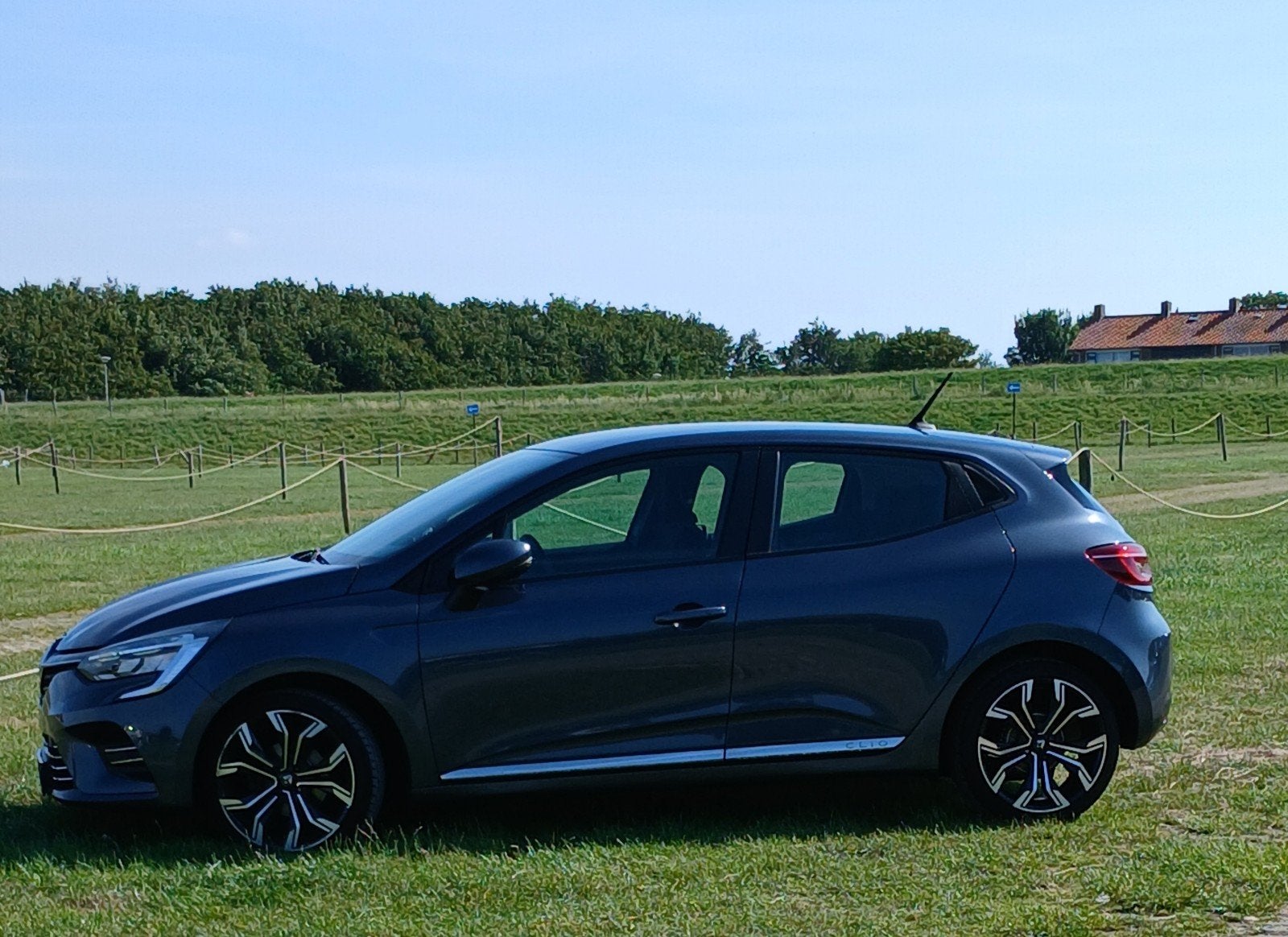 Renault Clio 1.0 TCe 100pk 2020 Grijs, Voorwielaandrijving, 580 kg, 100 pk, 49 €/maand
