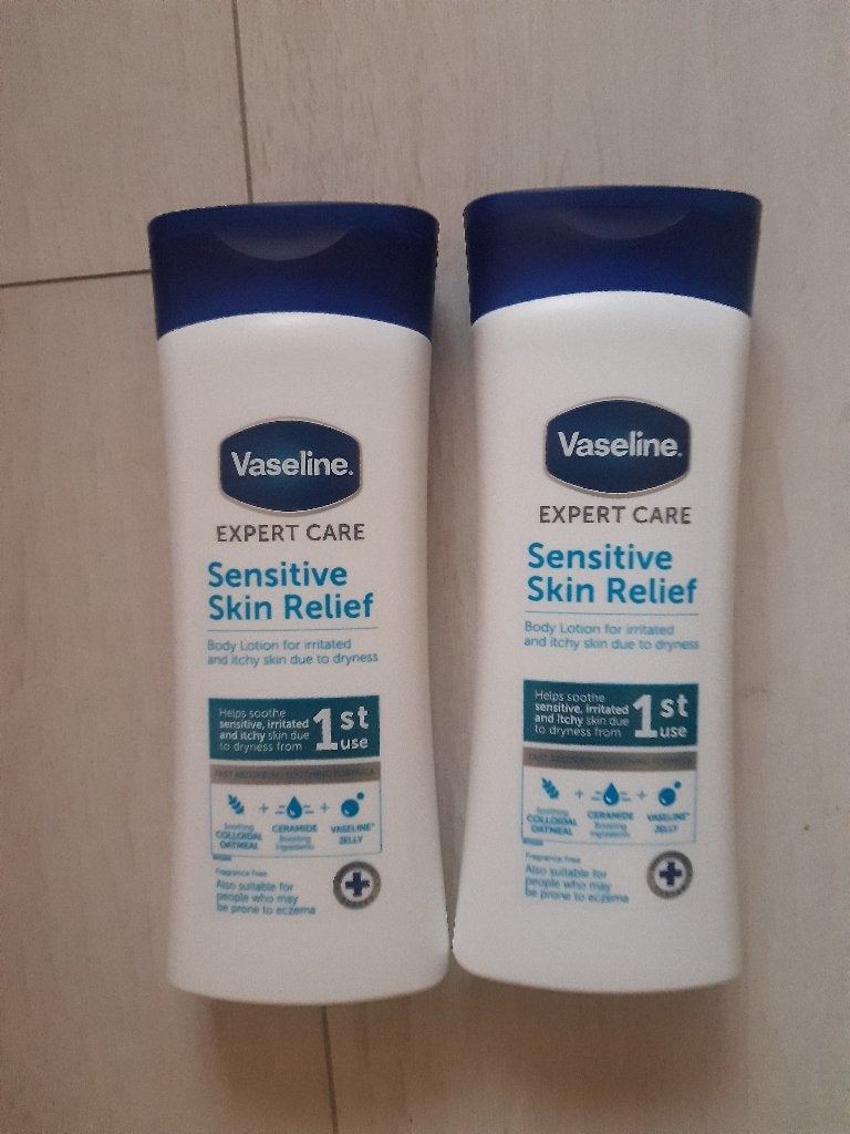 Vaseline Sensitive Skin Reliëf bodylotion 2 stuks nieuw, Ophalen, Nieuw, Bodylotion, Crème of Olie